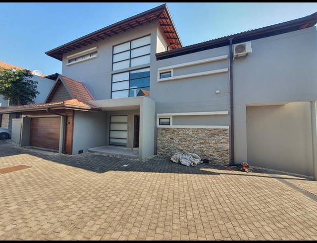 5 BEDROOM TOWNHOUSE FOR SALE IN IZINGA